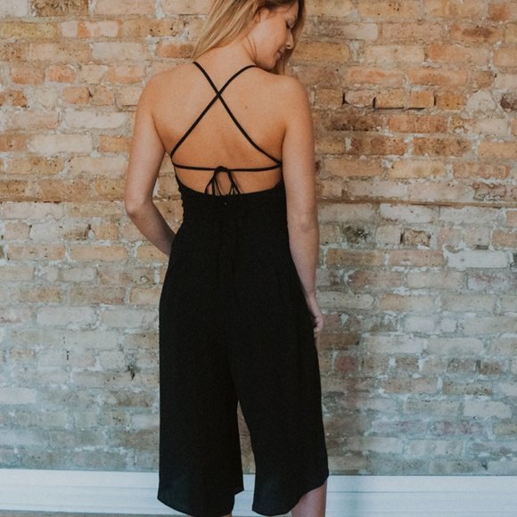 NWT Pocketed open back jumpsuit - Picture 4 of 5